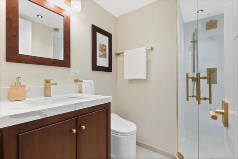 950 North Michigan Avenue Chicago IL 60611