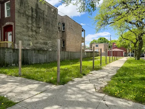 856 North Avers Avenue Chicago IL 60651