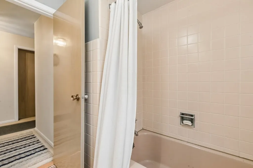 2225 West Touhy Avenue Chicago IL 60645