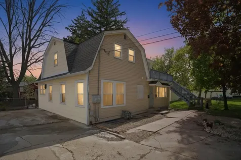 612 Oak Street Woodstock IL 60098