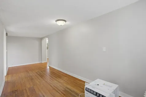 612 Oak Street Woodstock IL 60098