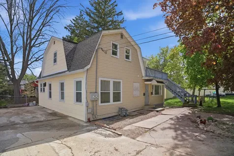 612 Oak Street Woodstock IL 60098
