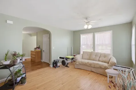 612 Oak Street Woodstock IL 60098