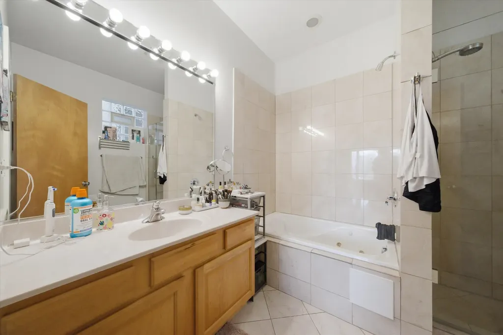 2416 West Thomas Street Chicago IL 60622