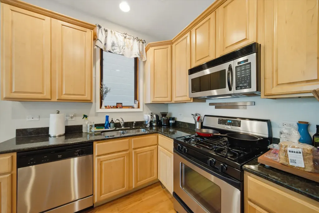 2416 West Thomas Street Chicago IL 60622