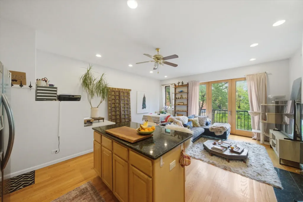 2416 West Thomas Street Chicago IL 60622