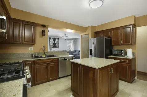 17 Buchanan Lane Streamwood IL 60107