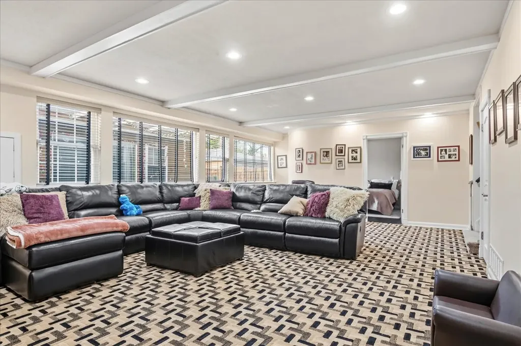 2732 West Estes Avenue Chicago IL 60645