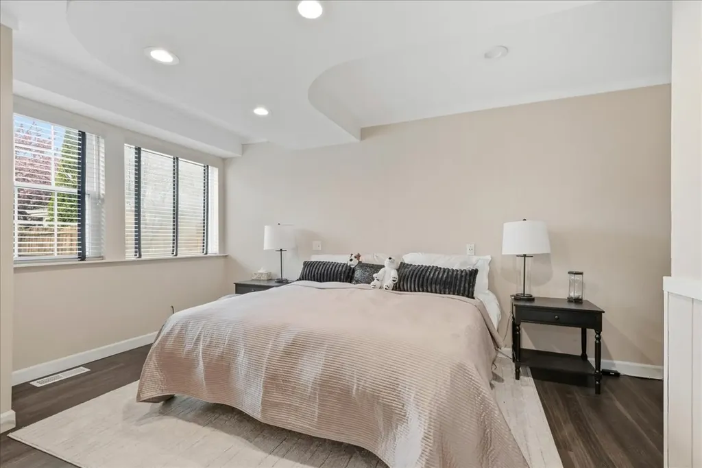 2732 West Estes Avenue Chicago IL 60645