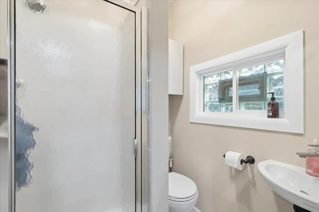 2732 West Estes Avenue Chicago IL 60645