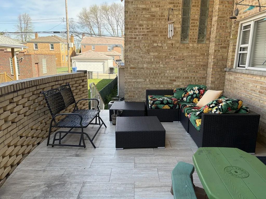 2732 West Estes Avenue Chicago IL 60645