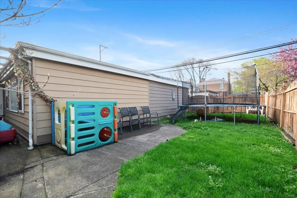 2732 West Estes Avenue Chicago IL 60645