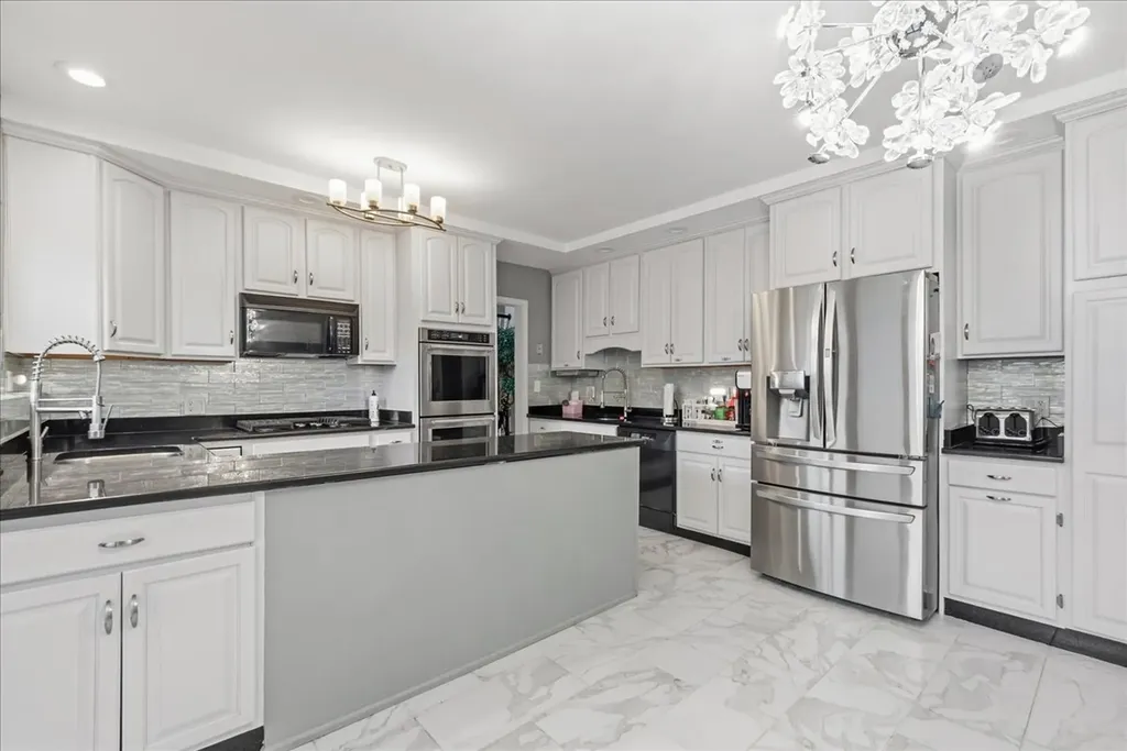 2732 West Estes Avenue Chicago IL 60645