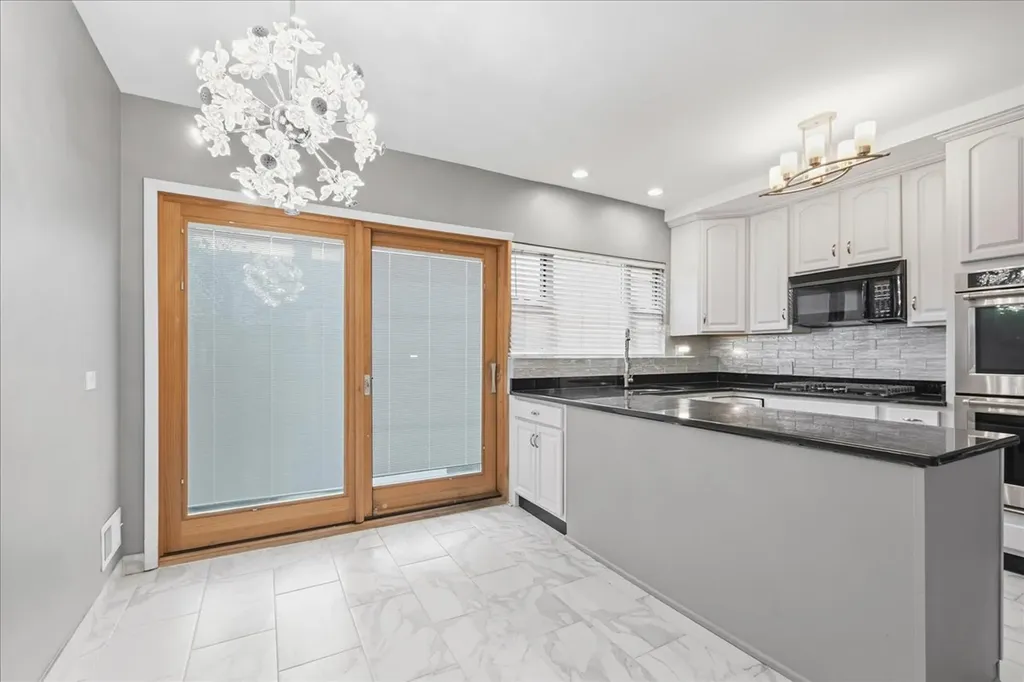 2732 West Estes Avenue Chicago IL 60645