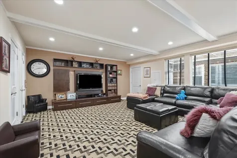 2732 West Estes Avenue Chicago IL 60645