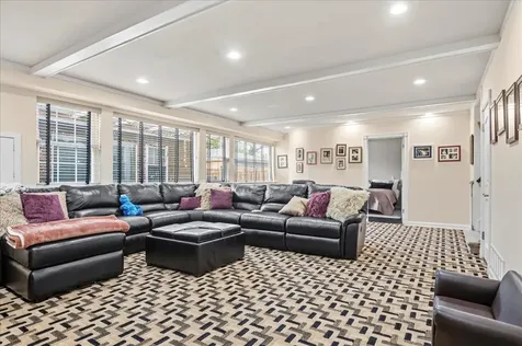 2732 West Estes Avenue Chicago IL 60645