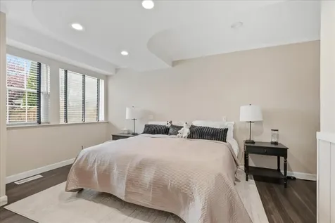 2732 West Estes Avenue Chicago IL 60645