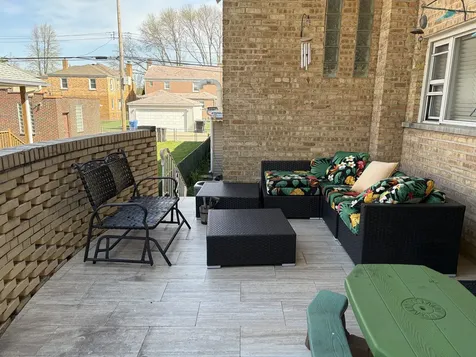 2732 West Estes Avenue Chicago IL 60645