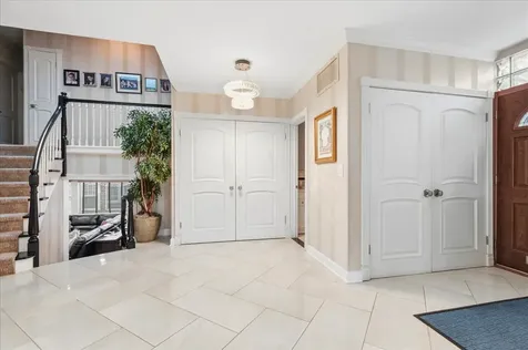 2732 West Estes Avenue Chicago IL 60645