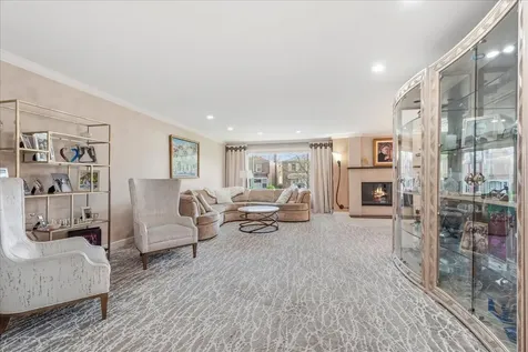 2732 West Estes Avenue Chicago IL 60645