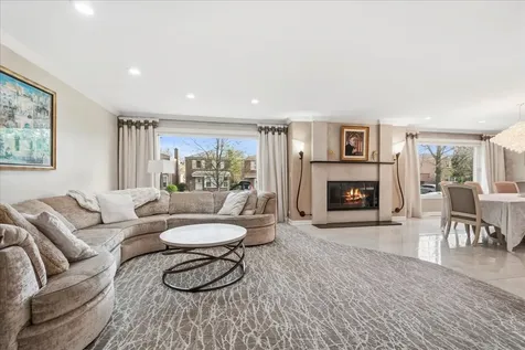 2732 West Estes Avenue Chicago IL 60645
