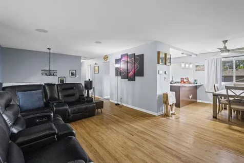 1035 East Plate Drive Palatine IL 60074