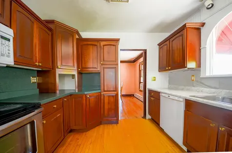 221 West Courtland Street Mundelein IL 60060