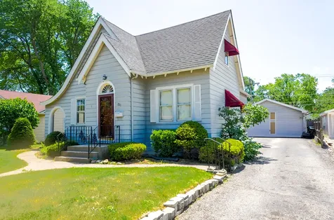 221 West Courtland Street Mundelein IL 60060