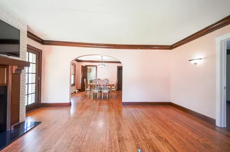 221 West Courtland Street Mundelein IL 60060