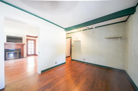 221 West Courtland Street Mundelein IL 60060