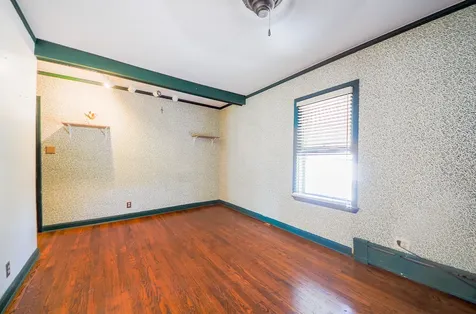 221 West Courtland Street Mundelein IL 60060