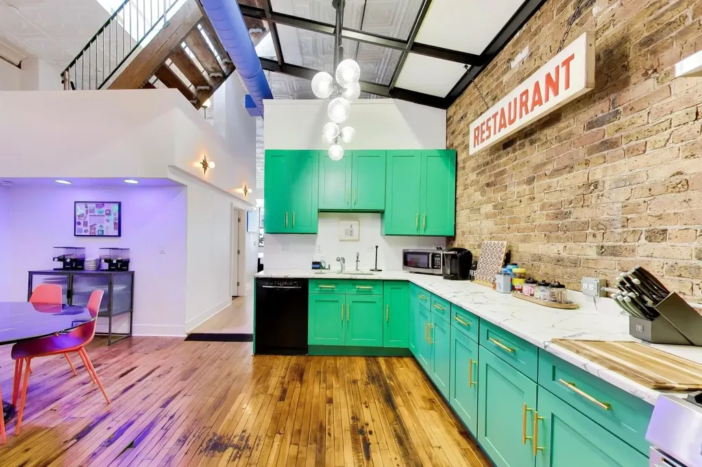 815 North Milwaukee Avenue Chicago IL 60622