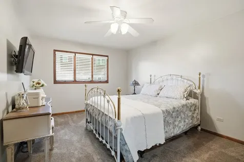 18070 Whitman Lane Lansing IL 60438