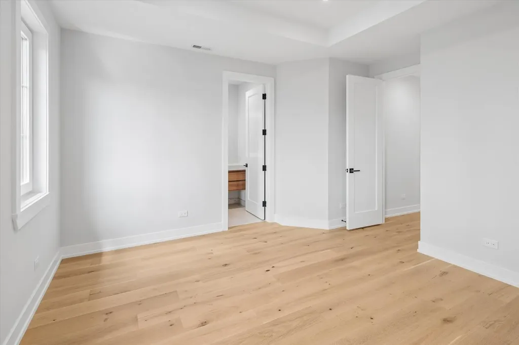 6022 North Ionia Avenue Chicago IL 60646