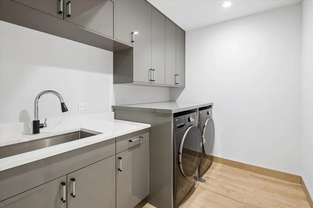 6022 North Ionia Avenue Chicago IL 60646