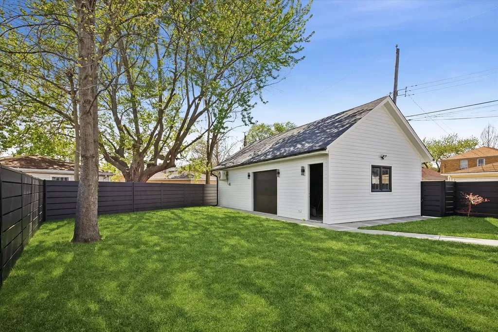 6022 North Ionia Avenue Chicago IL 60646