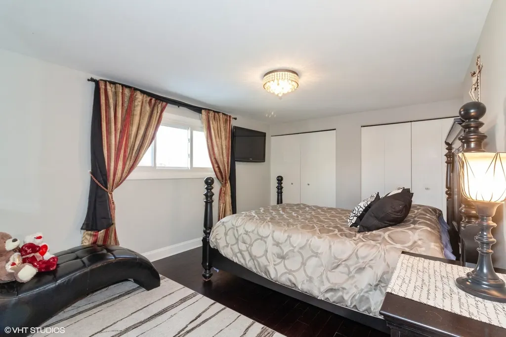 17W764 Lowell Lane Villa Park IL 60181