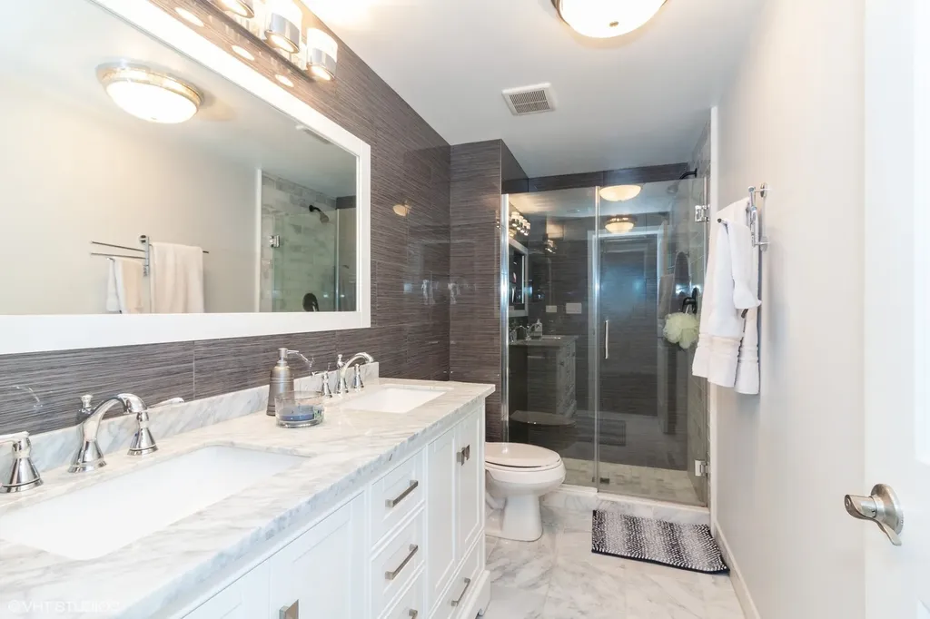 17W764 Lowell Lane Villa Park IL 60181