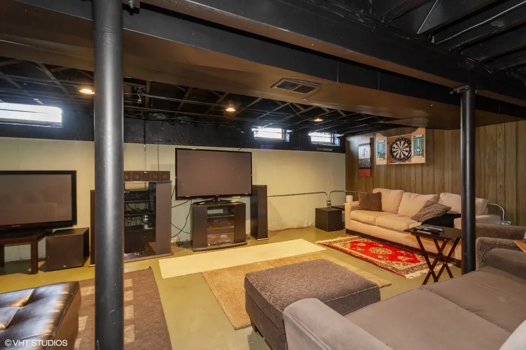 17W764 Lowell Lane Villa Park IL 60181