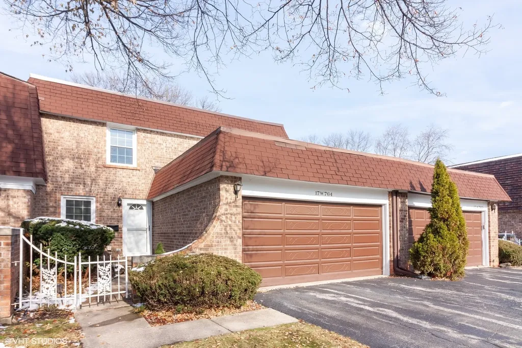 17W764 Lowell Lane Villa Park IL 60181
