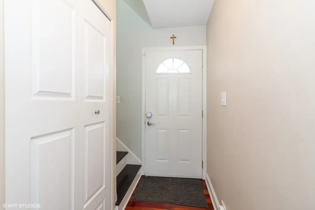 17W764 Lowell Lane Villa Park IL 60181