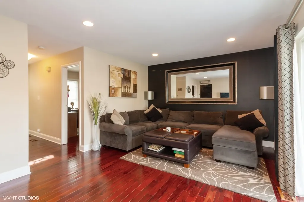17W764 Lowell Lane Villa Park IL 60181