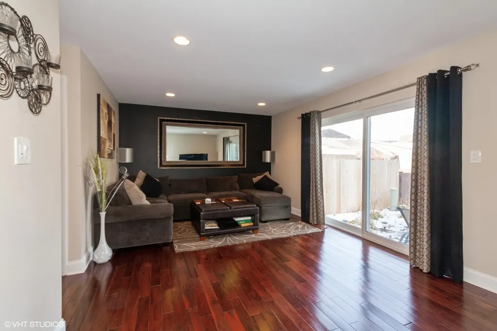 17W764 Lowell Lane Villa Park IL 60181