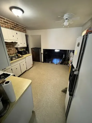 14238 South Manistee Avenue Burnham IL 60633