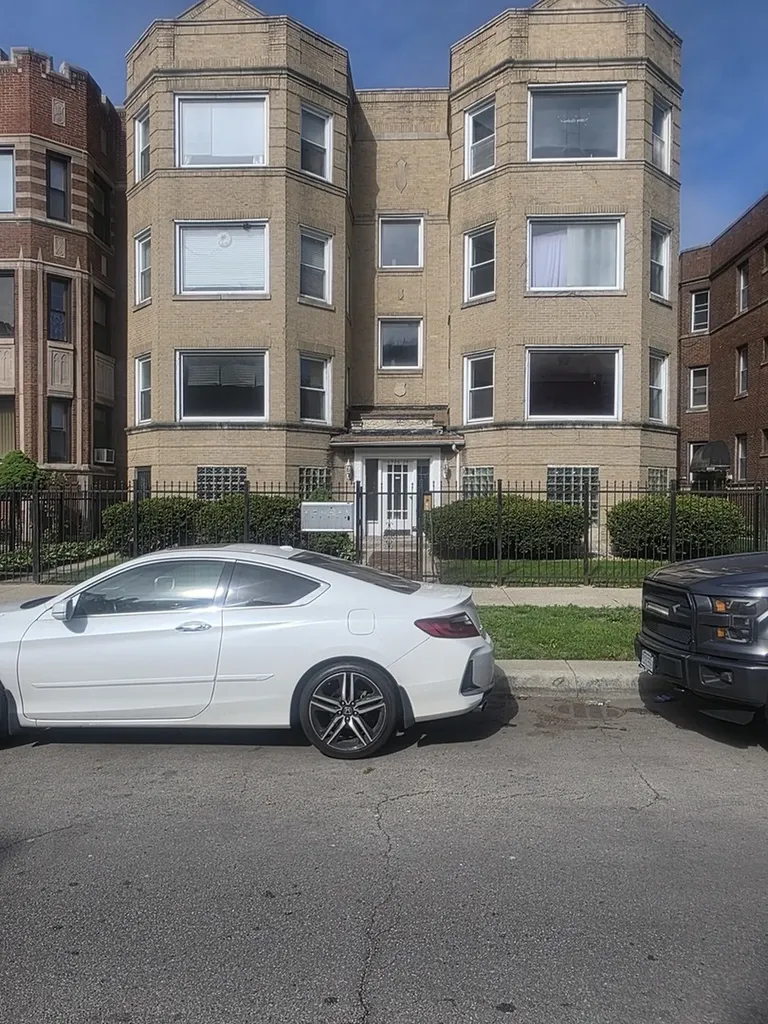 6926 South Paxton Avenue Chicago IL 60649