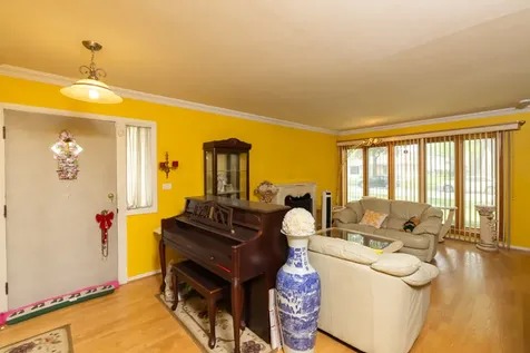 2124 Westview Drive Des Plaines IL 60018