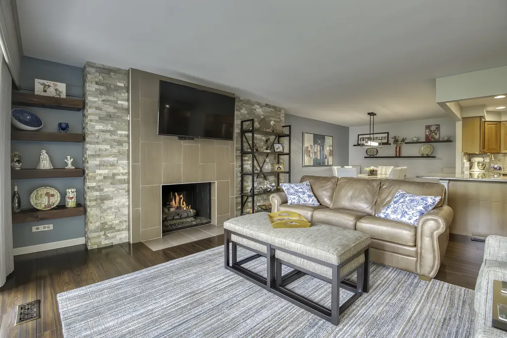 2 Oak Brook Club Drive Oak Brook IL 60523