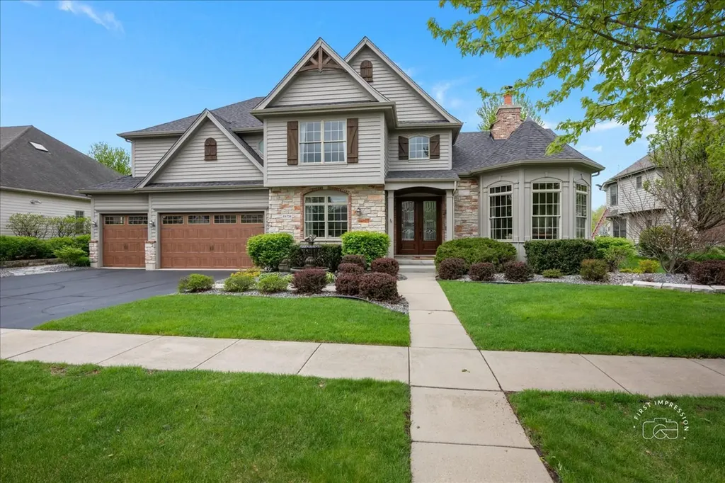 4N734 Blue Lake Circle St. Charles IL 60175