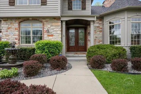 4N734 Blue Lake Circle St. Charles IL 60175