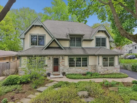 512 Oak Street Libertyville IL 60048